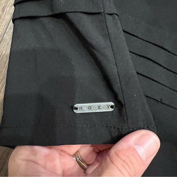 Roxy Black mini skirt - Picture 6 of 9